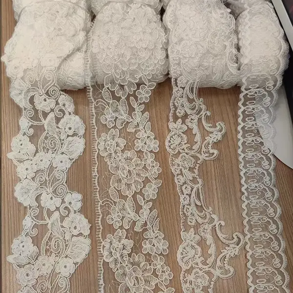 Fashionable og udsøgte mesh polyester broderet blonder til kvindeklædning